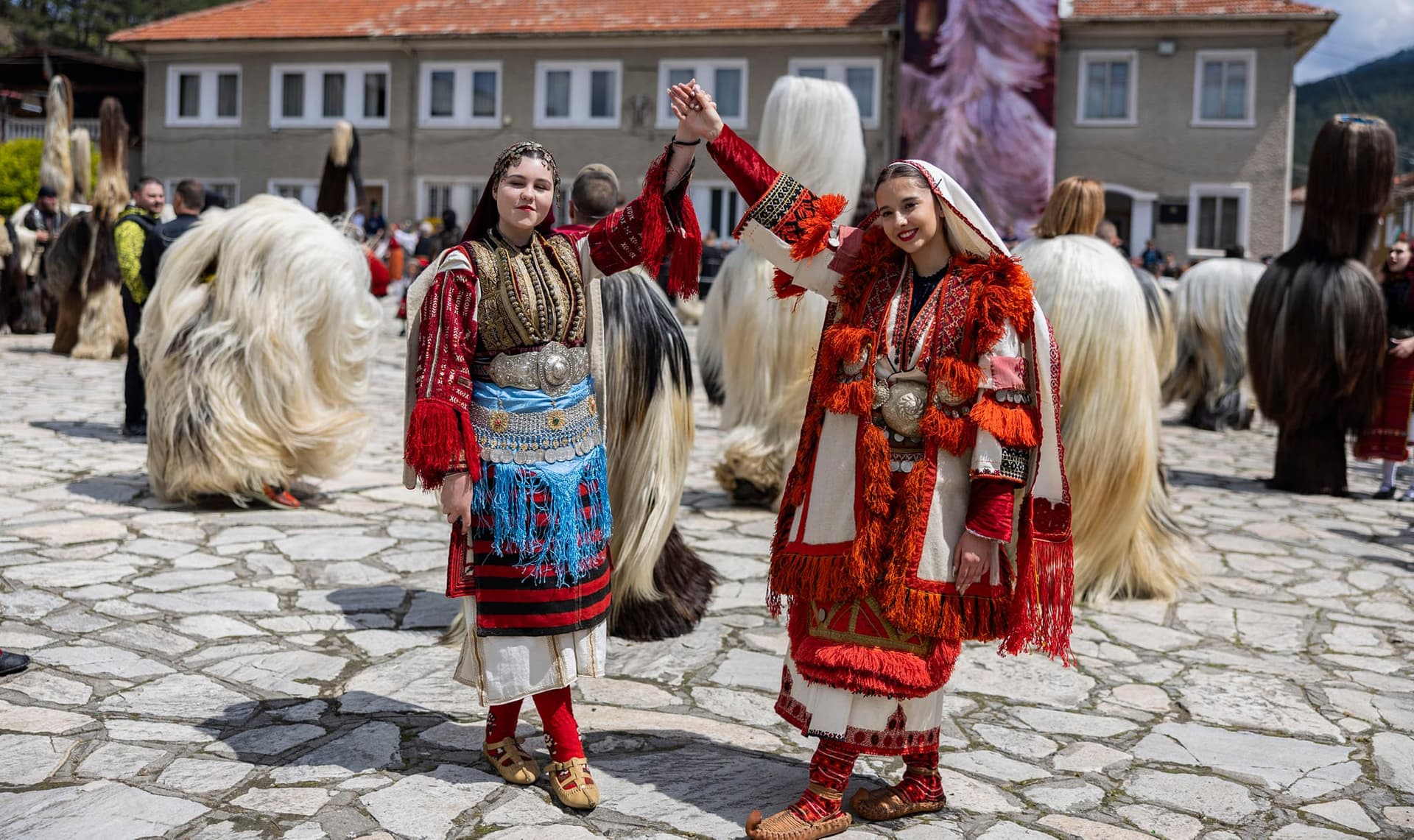 Великденски кукерски карнавал в село Елешница
